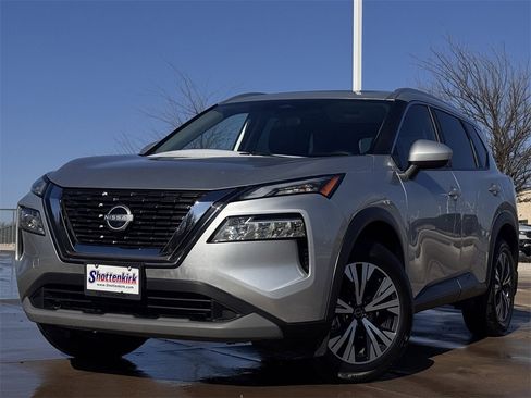 Used 2023 Nissan Rogue SV w/ SV Premium B Package image 2