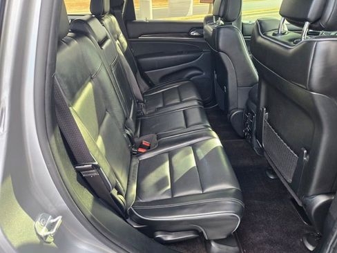 Used 2019 Jeep Grand Cherokee Overland image 12