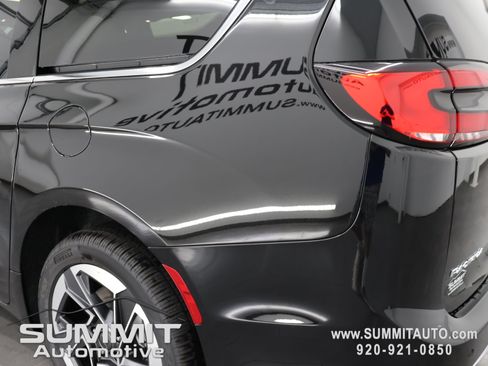 New 2027 Chrysler Pacifica Limited AWD/4WD image 37