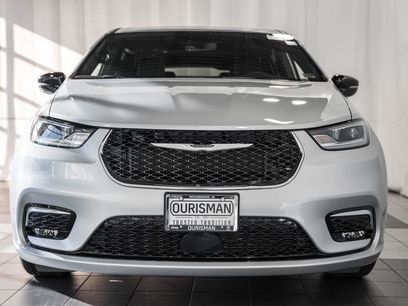 New 2026 Chrysler Pacifica Select