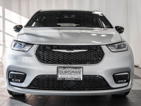 New 2026 Chrysler Pacifica Select image 2