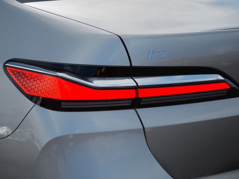 Used 2025 BMW i7 eDrive50 image 35