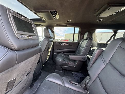Used 2019 Cadillac Escalade ESV Platinum image 2