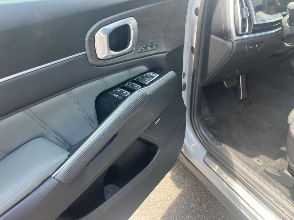 Used 2025 Kia Sorento SX Prestige w/ Sage Leather Package AWD/4WD image 11