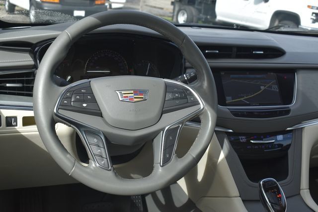 Used 2018 Cadillac XT5 Luxury w/ Driver Awareness Package AWD/4WD image 24