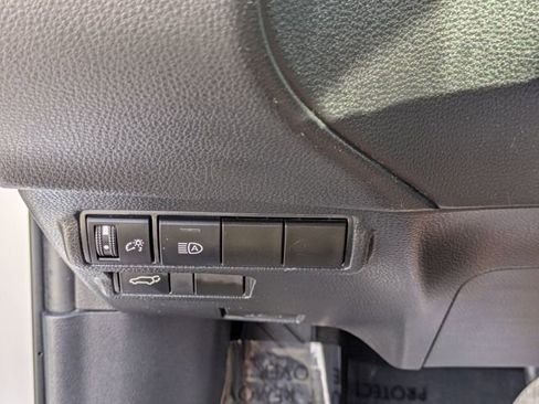 Used 2023 Toyota Corolla Cross XLE image 22