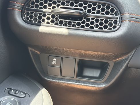 Used 2025 Honda HR-V Sport image 12