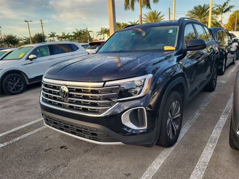 Certified 2024 Volkswagen Atlas SE image 2