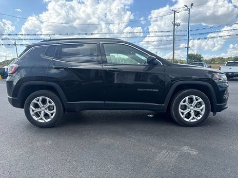 Used 2024 Jeep Compass Latitude AWD/4WD image 4