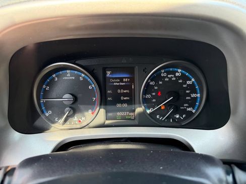 Used 2018 Toyota RAV4 XLE AWD/4WD image 19