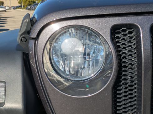 Used 2022 Jeep Wrangler Sport S image 10