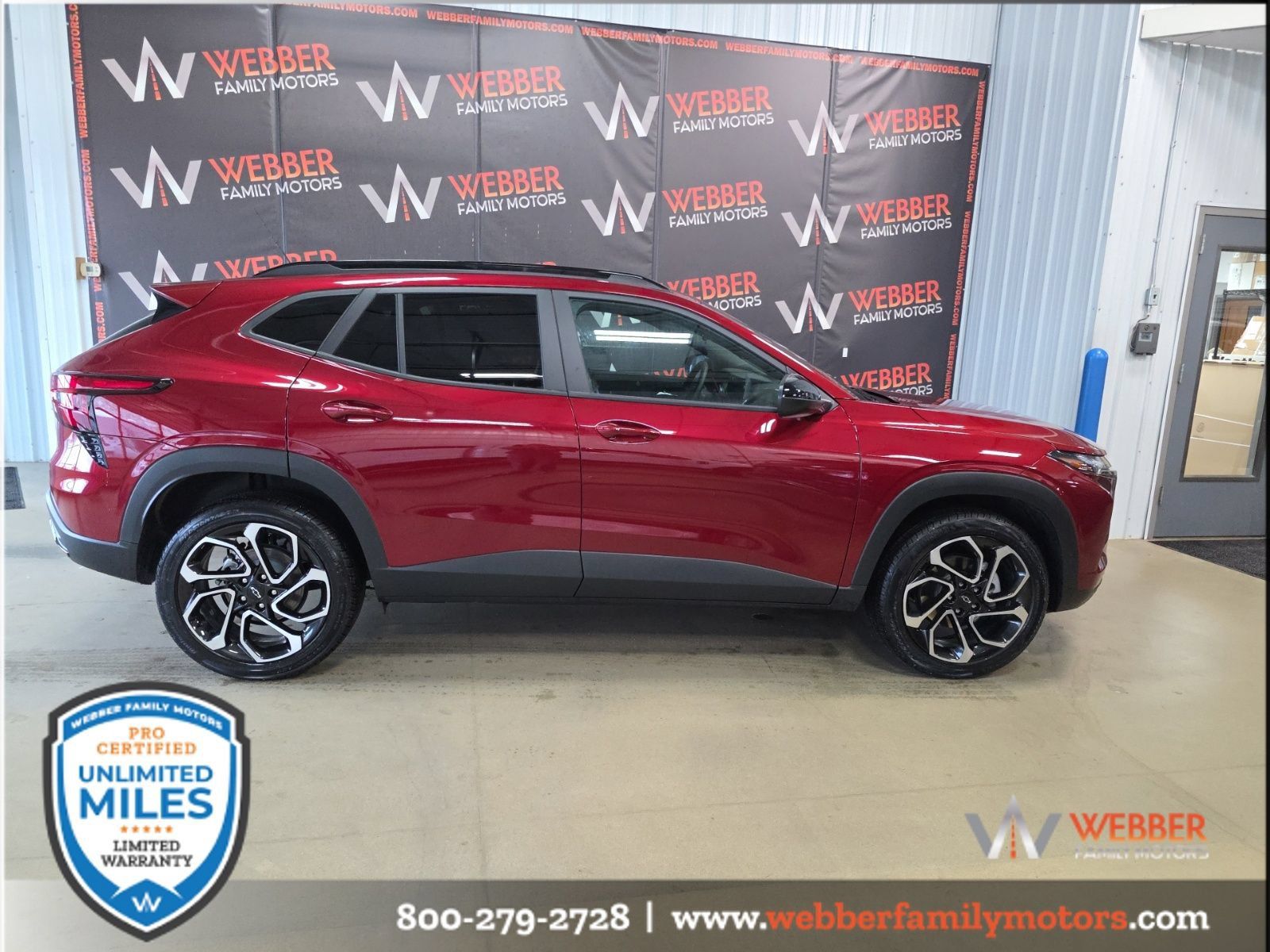 Used 2025 Chevrolet Trax RS w/ Driver Confidence Package FWD image 3
