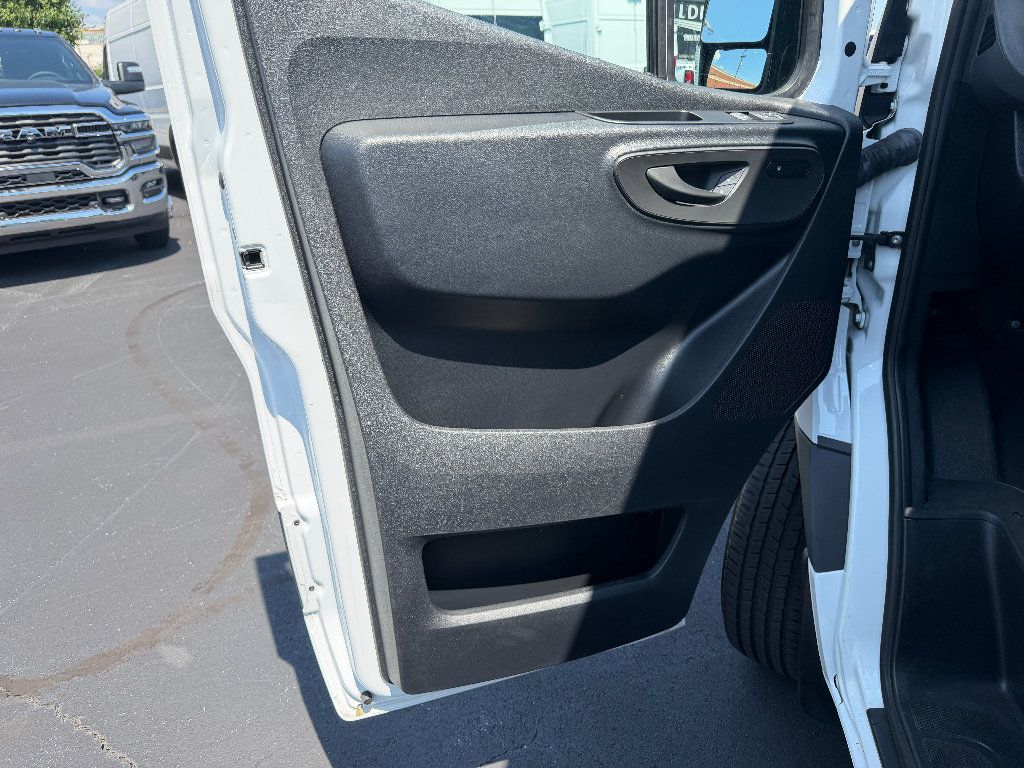 Used 2024 Mercedes-Benz Sprinter 2500 image 19