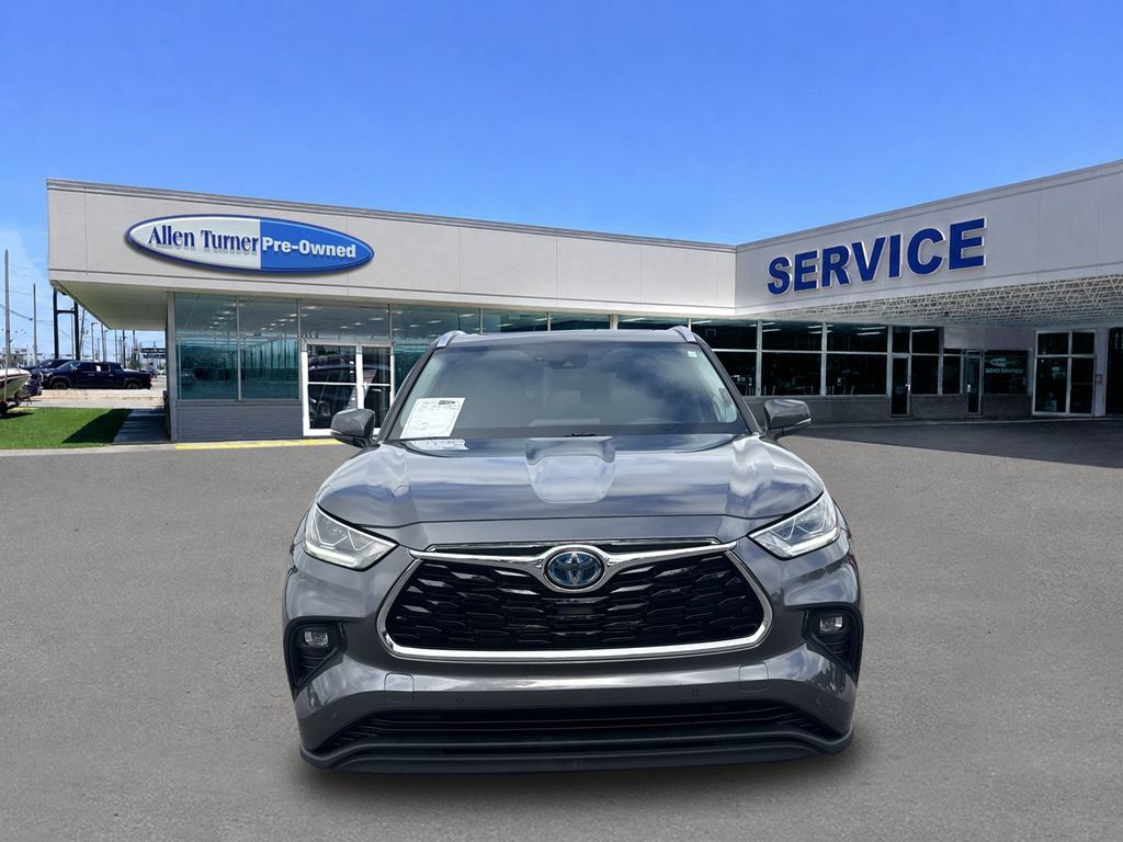 Used 2021 Toyota Highlander Limited FWD image 3