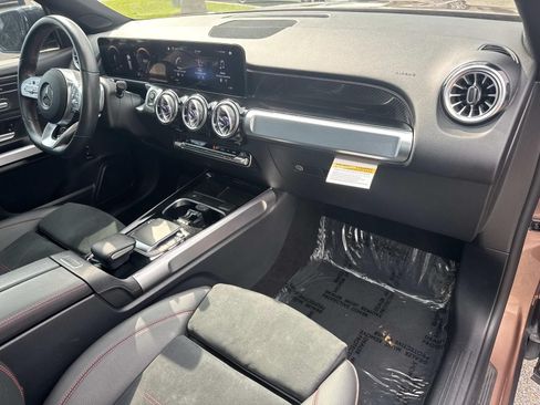 Used 2022 Mercedes-Benz GLB 250 image 11