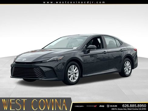 Used 2025 Toyota Camry LE FWD image 5