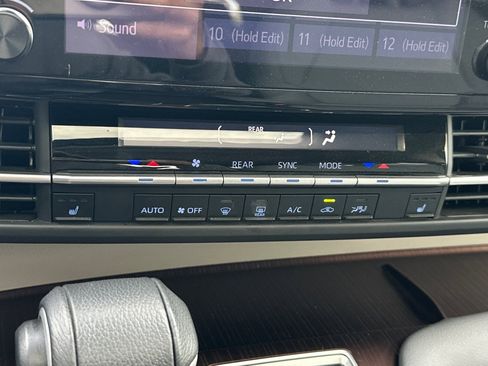 Used 2024 Toyota Sienna XLE image 29