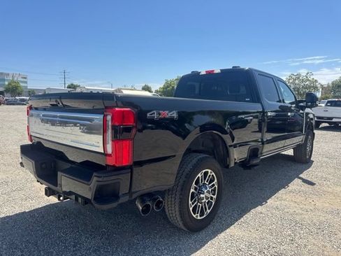 Used 2025 Ford F250 Platinum w/ Platinum Plus Package AWD/4WD image 3