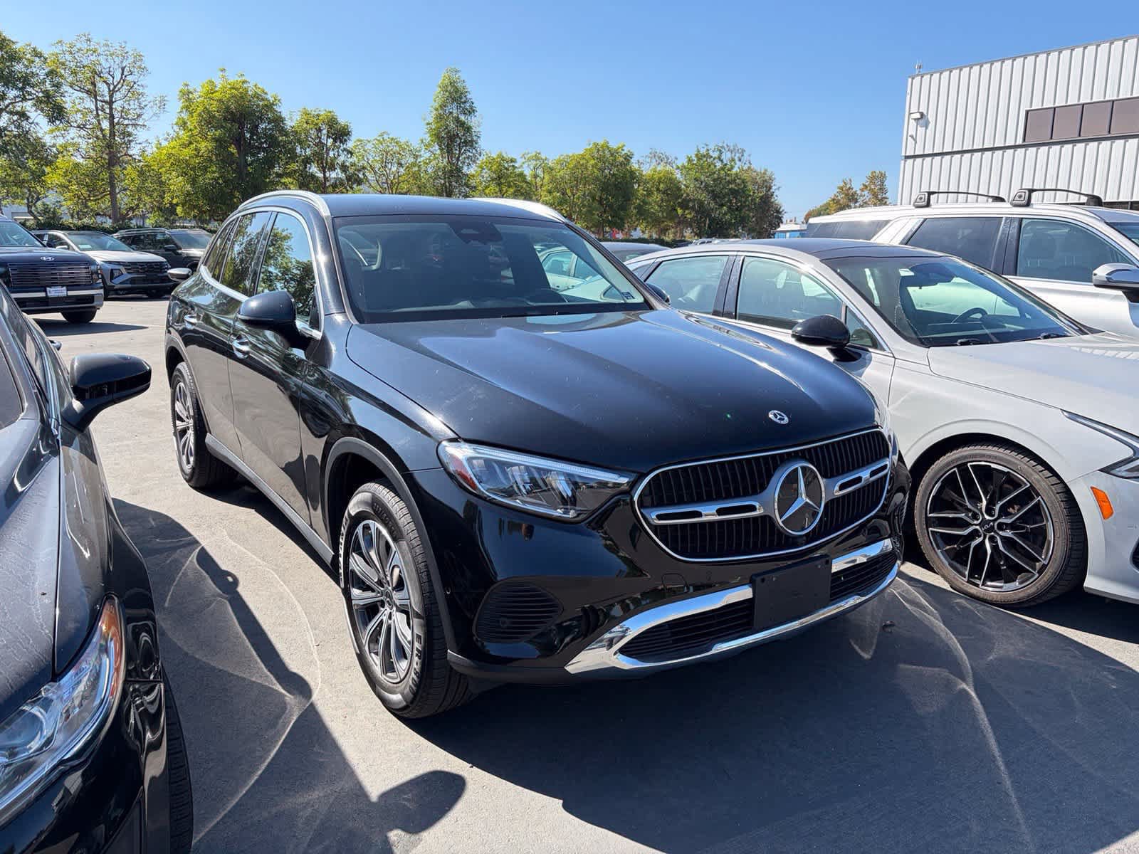 Used 2023 Mercedes-Benz GLC 300 4MATIC image 2