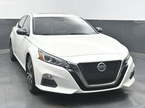 Used 2021 Nissan Altima 2.5 SR w/ SR Premium Package FWD image 2