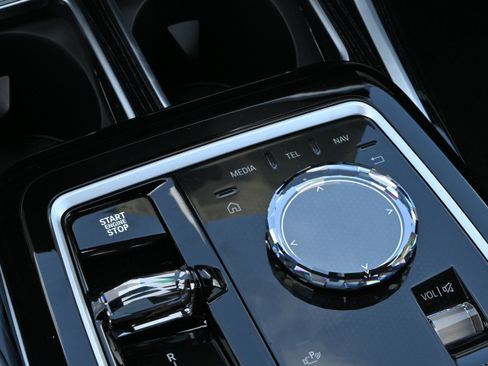 New 2026 BMW 740i image 19