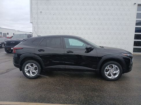 Used 2025 Chevrolet Trax LS w/ LS Convenience Package image 22