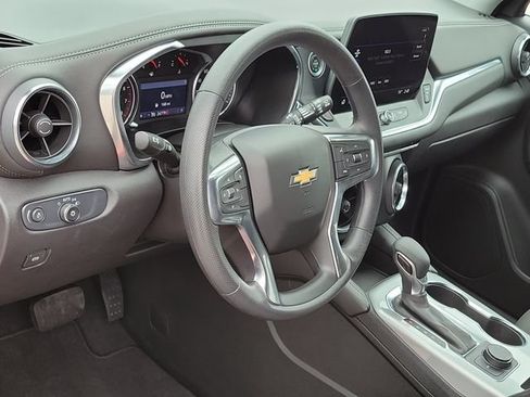 Used 2025 Chevrolet Blazer LT AWD/4WD image 9