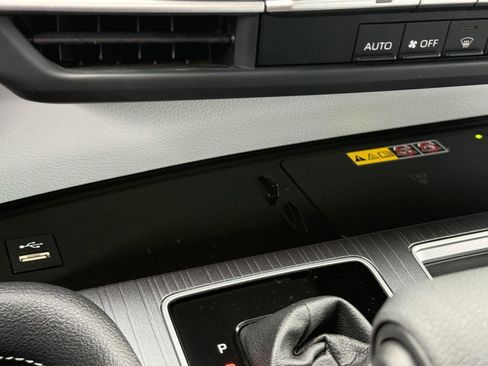 Used 2025 Toyota Sienna LE FWD image 26