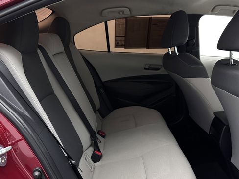 Used 2022 Toyota Corolla LE image 30