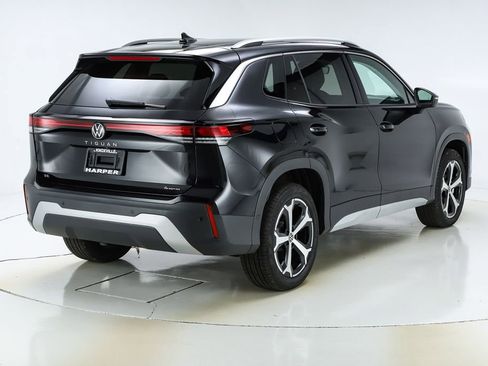 New 2026 Volkswagen Tiguan SE image 9