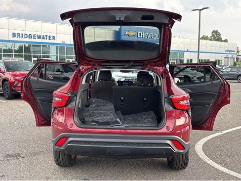 Used 2024 Chevrolet Trax LS w/ LS Convenience Package FWD image 13