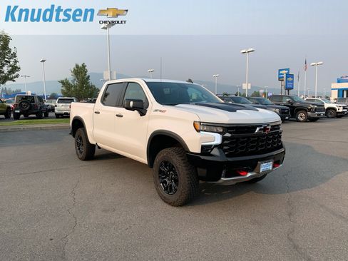 Used 2025 Chevrolet Silverado 1500 ZR2 w/ Technology Package AWD/4WD image 1