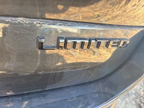 Used 2023 Jeep Grand Cherokee L Limited w/ Black Appearance Package image 8