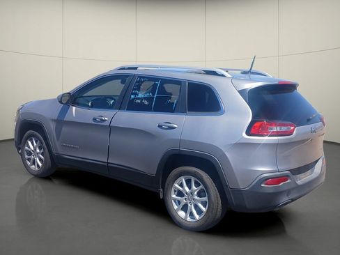 Used 2018 Jeep Cherokee Latitude Plus FWD image 5