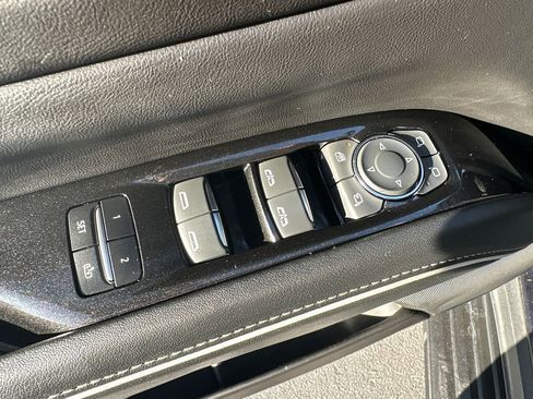 Used 2023 Cadillac Escalade ESV Premium Luxury image 19