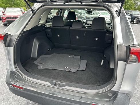 Used 2022 Toyota RAV4 LE FWD image 12