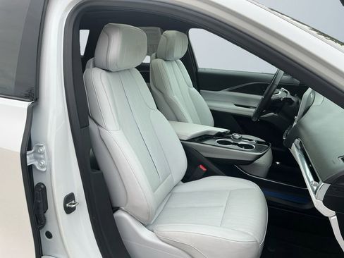 Used 2024 Cadillac Lyriq Luxury image 15