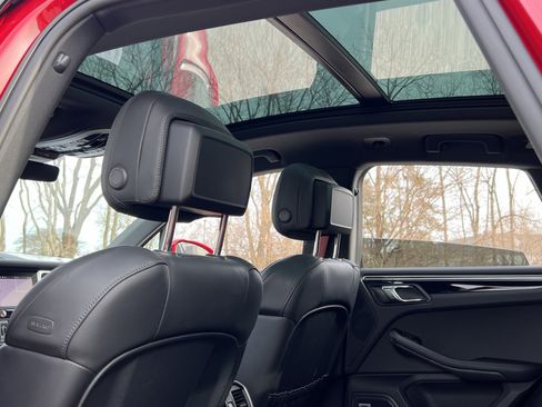 Certified 2022 Porsche Macan image 22