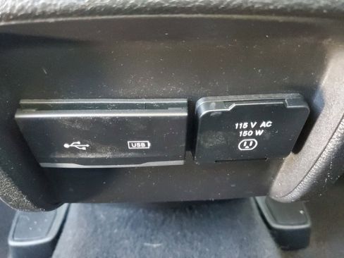 Used 2020 Jeep Cherokee Limited image 30