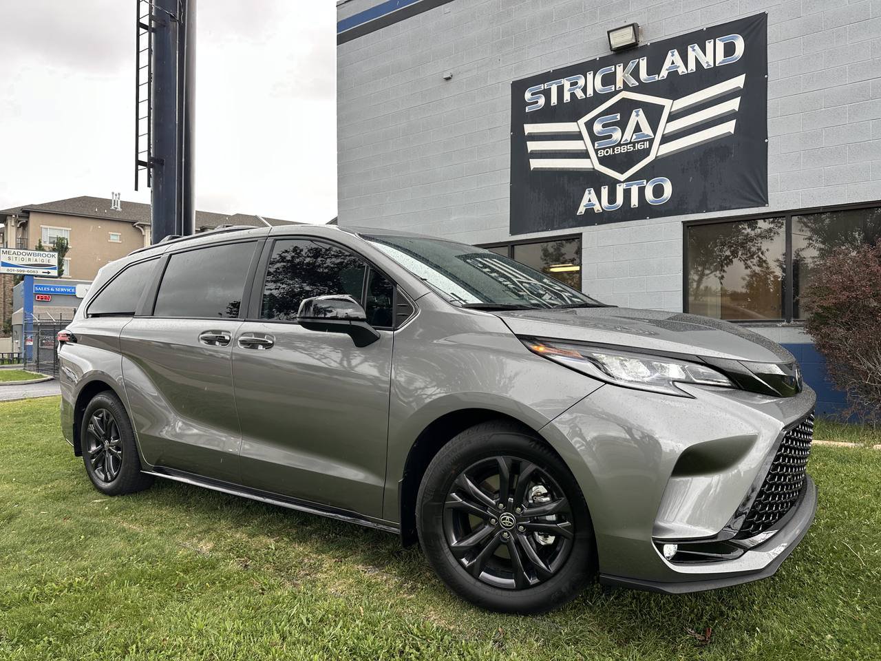 Used 2026 Toyota Sienna XSE AWD/4WD image 1