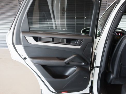 Certified 2024 Porsche Cayenne image 27