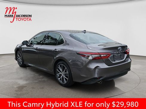Used 2023 Toyota Camry XLE FWD image 14
