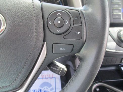 Used 2017 Toyota RAV4 XLE AWD/4WD image 11