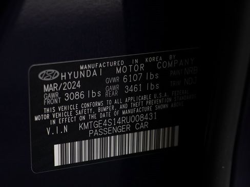 Used 2024 Genesis G80 image 25