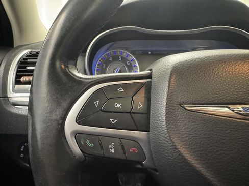 Used 2015 Chrysler 300 Limited image 18