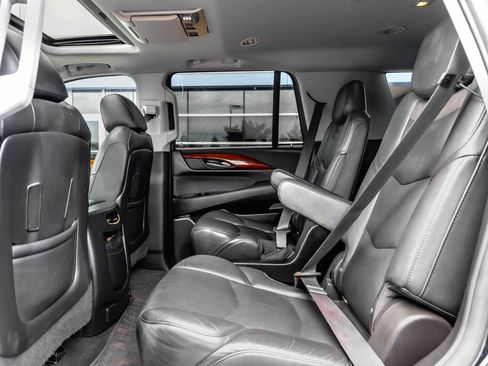 Used 2016 Cadillac Escalade Luxury AWD/4WD image 19