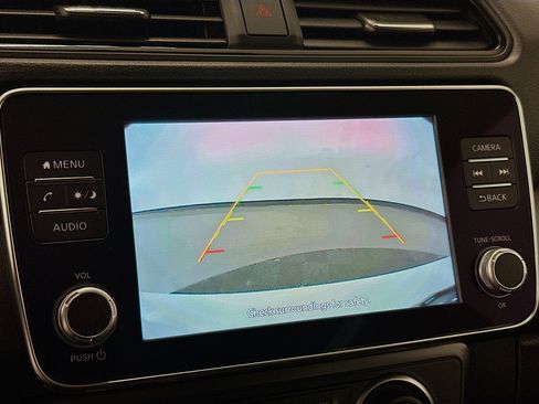 Used 2025 Nissan Leaf S image 22