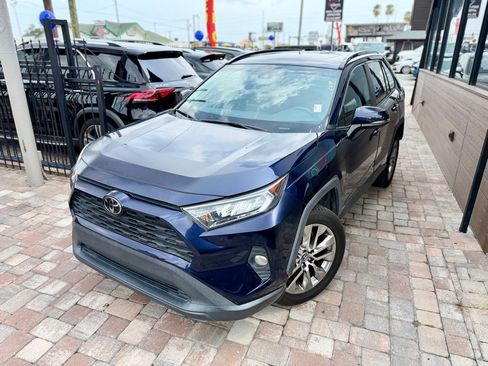 Used 2020 Toyota RAV4 XLE Premium FWD image 3