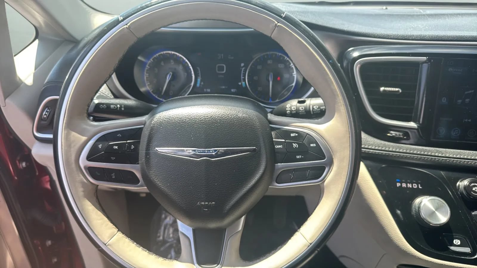 Used 2017 Chrysler Pacifica Limited FWD image 31