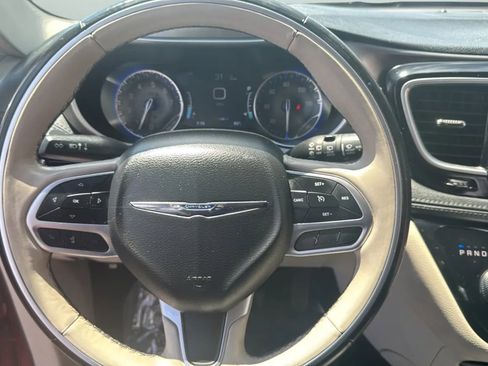 Used 2017 Chrysler Pacifica Limited FWD image 31